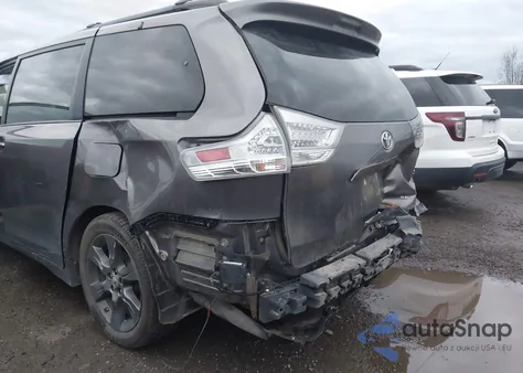 2016 Toyota Sienna Se Premium 8 Passenger z USA, uszkodzony, nr VIN 5TDXK3DC5GS732467